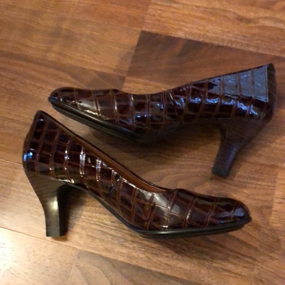 Sofft Brown Textured Alligator Print Heel Shoes 7